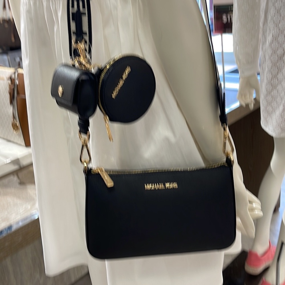 MICHAEL KORS
Jet Set Saffiano Leather Crossbody Bag with Case for Airpods Pro® - Picture 2 of 16